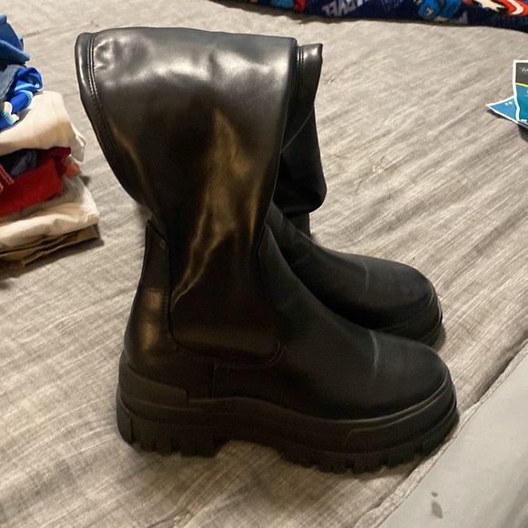 Knee boot - Picture 2 of 5